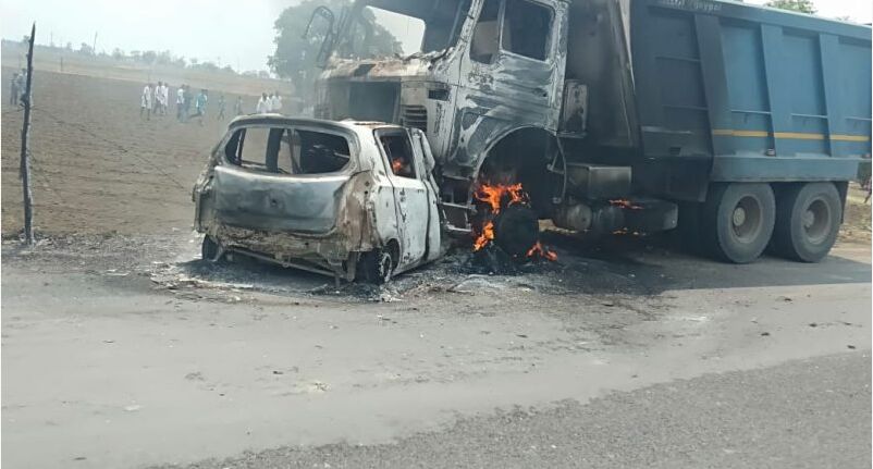 डंपर से टकराकर कार में लगी आग,  कार सवार थाना प्रभारी की जिंदा जलकर मौत