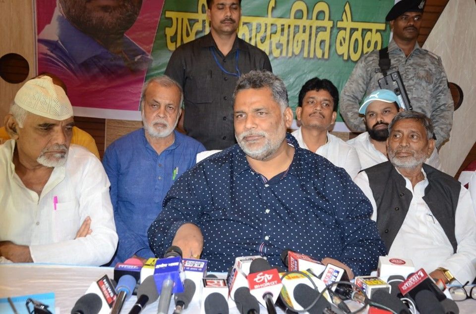 पप्पू यादव ने डॉ की टीम लेकर किया मुजफ्फरपुर और वैशाली का दौरा, चमकी के मरीजों में जागी उम्मीद पप्पू यादव ने डॉ की टीम लेकर किया मुजफ्फरपुर और वैशाली का दौरा, चमकी के मरीजों में जागी उम्मीद