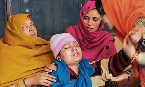 शहीद जवान विनोद कुमार की पत्नी नीतू को मिली सरकारी नौकरी, गाजियाबाद की डीएम रीतू माहेश्वरी ने सौंपा नियुक्ति पत्र