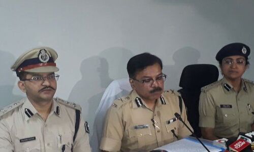 पटना में लूटा गया था 5 करोड़ रूपये का सोना, पुलिस ने किया तीन लूटेरों को गिरफ्तार पटना में लूटा गया था 5 करोड़ रूपये का सोना, पुलिस ने किया तीन लूटेरों को गिरफ्तार