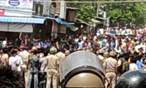 7 साल की बच्ची से रेप के प्रयास पर हिंसक हुए लोग, 40 थानों की पुलिस मौके पर