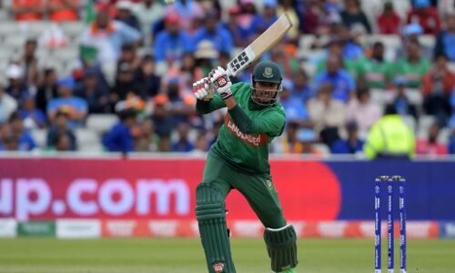 LIVE World Cup 2019 INDvsBAN : बांग्लादेश का पहला विकेट गिरा, शमी की घातक गेंदबाजी LIVE World Cup 2019 INDvsBAN : बांग्लादेश का पहला विकेट गिरा, शमी की घातक गेंदबाजी