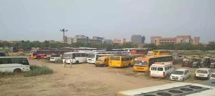 ऑपरेशन क्लीन-4 के तहत 73 डग्गामार बसों को पुलिस ने पकड़ा ऑपरेशन क्लीन-4 के तहत 73 डग्गामार बसों को पुलिस ने पकड़ा