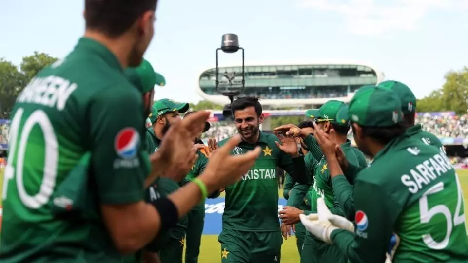 पाक क्रिकेटर शोएब मलिक ने वनडे क्रिकेट से लिया संन्यास पाक क्रिकेटर शोएब मलिक ने वनडे क्रिकेट से लिया संन्यास