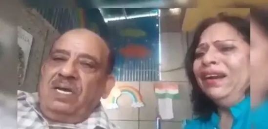 बेटे ने बुजुर्ग माता-पिता को घर से निकलने का सुनाया फरमान, वीडियो वायरल.. डीएम गाजियाबाद ने दिलाया न्याय