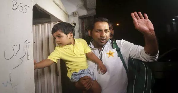 पाकिस्‍तान क्रिकेट टीम वर्ल्‍ड कप 2019 से बाहर होने के बाद लौटी स्वदेश, एयरपोर्ट पर हुआ ऐसा हाल
