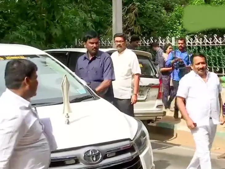 कर्नाटक में नाटक? कांग्रेस के 21 मंत्रियों का कुमारस्वामी सरकार से इस्तीफा, निर्दलीय विधायक ने भी समर्थन वापस लिया कर्नाटक में नाटक? कांग्रेस के 21 मंत्रियों का कुमारस्वामी सरकार से इस्तीफा, निर्दलीय विधायक ने भी समर्थन वापस लिया