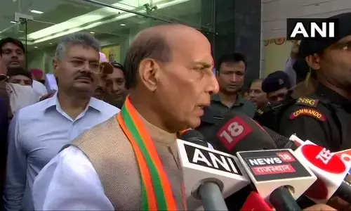 बस हादसे पर रक्षा मंत्री राजनाथ सिंह और CM योगी ने जताया दुख, 5 लाख रुपए मुआवजे की घोषणा बस हादसे पर रक्षा मंत्री राजनाथ सिंह और CM योगी ने जताया दुख, 5 लाख रुपए मुआवजे की घोषणा