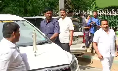 कर्नाटक में नाटक? कांग्रेस के 21 मंत्रियों का कुमारस्वामी सरकार से इस्तीफा, निर्दलीय विधायक ने भी समर्थन वापस लिया