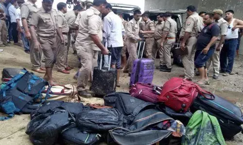 युमना एक्सप्रेस वे हादसा में सबसे पहले पहुंचे निहाल सिंह ने बताई पूरी बात, और रो पड़े जब एक घायल ने पैर पकड कर कही यह बात युमना एक्सप्रेस वे हादसा में सबसे पहले पहुंचे निहाल सिंह ने बताई पूरी बात, और रो पड़े जब एक घायल ने पैर पकड कर कही यह बात