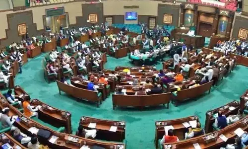 मुख्यमंत्री की सीट पर जा बैठे यह विधायक, मच गया विधानसभा में हड़कंप