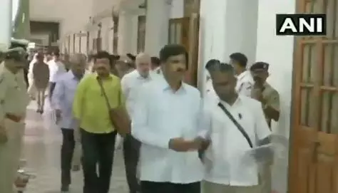 सुप्रीम कोर्ट के निर्णय के बाद स्पीकर के पास दौड़कर पहुंचे बागी विधायक