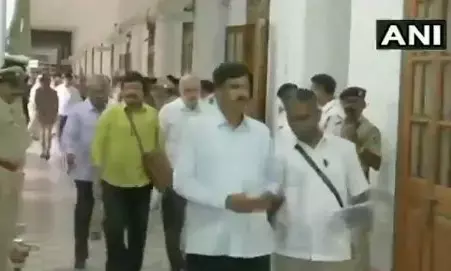 सुप्रीम कोर्ट के निर्णय के बाद स्पीकर के पास दौड़कर पहुंचे बागी विधायक