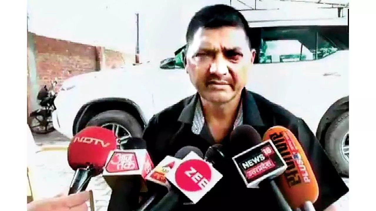 दुखी होकर विधायक राजेश मिश्र बोले, ज्यादा किया परेशान तो कर लूँगा पत्नी समेत आत्महत्या दुखी होकर विधायक राजेश मिश्र बोले, ज्यादा किया परेशान तो कर लूँगा पत्नी समेत आत्महत्या