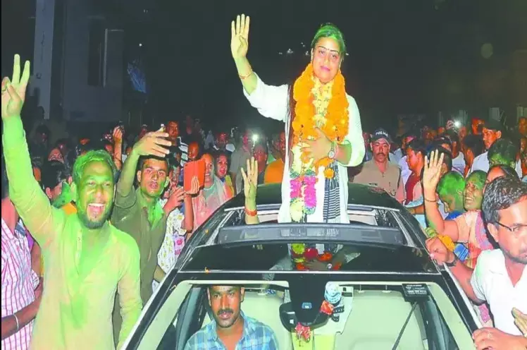 बैलेट पेपर से हुआ चुनाव तो तीन में से दो सीटें कांग्रेस ने जीती