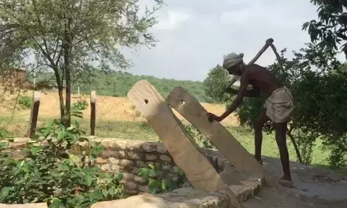 बुन्देलखण्ड का दशरथ मांझी कृष्णा कोल, जिसने खोद डाला पानी पीने के लिए कुंआ! बुन्देलखण्ड का दशरथ मांझी कृष्णा कोल, जिसने खोद डाला पानी पीने के लिए कुंआ!