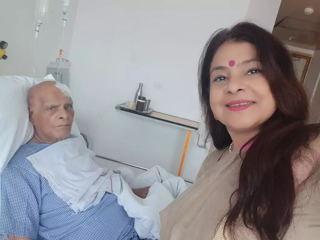 बेटी और पिता का दर्द क्या होता है? प्रेम विवाह किया सो ठीक लेकिन पिता को इस तरह सर-ए-आम.. मालिनी अवस्थी बेटी और पिता का दर्द क्या होता है? प्रेम विवाह किया सो ठीक लेकिन पिता को इस तरह सर-ए-आम.. मालिनी अवस्थी