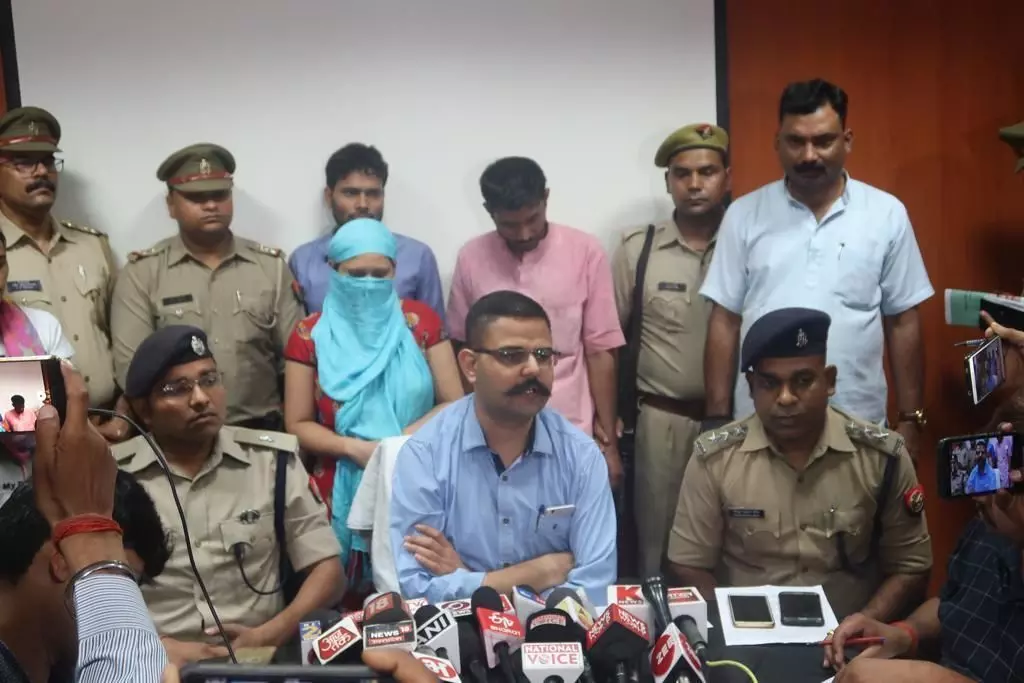 नोएडा पुलिस की बड़ी कामयाबी, थाना सैक्टर 24 क्षेत्र में हुए नाबालिग बच्चे के अपहरण का सनसनीखेज खुलासा नोएडा पुलिस की बड़ी कामयाबी, थाना सैक्टर 24 क्षेत्र में हुए नाबालिग बच्चे के अपहरण का सनसनीखेज खुलासा