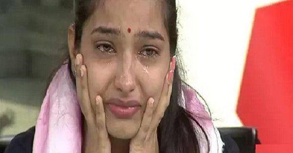 जैसे ही पता लगी माँ के बारे में यह बात, साक्षी ने रोकर रोकर लगाई गुहार लेकिन नहीं मानी माँ ने उसकी या बात! जैसे ही पता लगी माँ के बारे में यह बात, साक्षी ने रोकर रोकर लगाई गुहार लेकिन नहीं मानी माँ ने उसकी या बात!