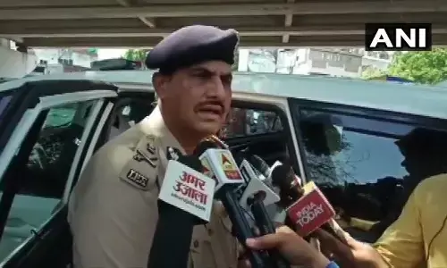 इलाहाबाद: सुरक्षा मांगने गया था प्रेमी जोड़ा, HC के बाहर से बंदूक के दम पर अपहरण इलाहाबाद: सुरक्षा मांगने गया था प्रेमी जोड़ा, HC के बाहर से बंदूक के दम पर अपहरण