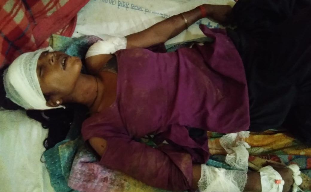 प्रेमिका पर प्रेमी ने धारदार हथियार से किया हमला, मरणासन्न हालत में छोड़ फरार प्रेमिका पर प्रेमी ने धारदार हथियार से किया हमला, मरणासन्न हालत में छोड़ फरार