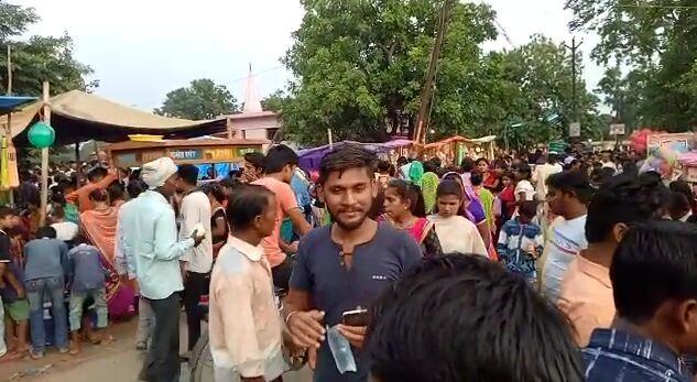 गुरु पूर्णिमा पर छोटी बेरिया मंदिर पर लगा भव्य मेला गुरु पूर्णिमा पर छोटी बेरिया मंदिर पर लगा भव्य मेला
