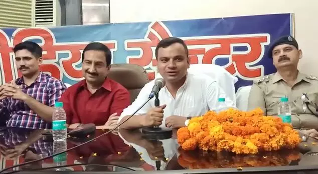 मुजफ्फरनगर : मीडिया सेंटर पर पुलिस प्रशासनिक अधिकारियों के साथ हुई चर्चा