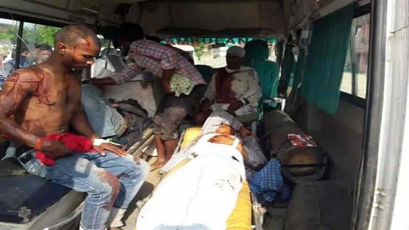 उत्तर प्रदेश के सोनभद्र में खूनी संघर्ष, दस की मौत बीस घायल मचा हडकम्प उत्तर प्रदेश के सोनभद्र में खूनी संघर्ष, दस की मौत बीस घायल मचा हडकम्प