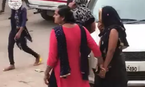 स्पा सेंटर की आड़ में चल रहा था सेक्स की मंडी, लेकिन पहुंची अकस्मात पुलिस तो जिस हाल में मिले लोग देखकर पुलिस हैरान स्पा सेंटर की आड़ में चल रहा था सेक्स की मंडी, लेकिन पहुंची अकस्मात पुलिस तो जिस हाल में मिले लोग देखकर पुलिस हैरान