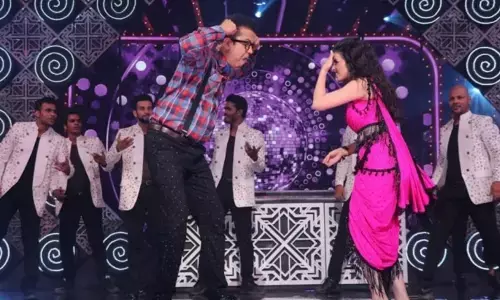 डांस के दौरान ऐक्ट्रेस ने राहुल महाजन को मारा थप्पड़! जानिए- क्यों? डांस के दौरान ऐक्ट्रेस ने राहुल महाजन को मारा थप्पड़! जानिए- क्यों?