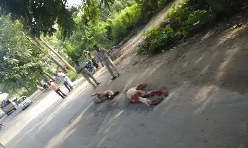 संभल में दो सिपाहियों की गोली मारकर हत्या, बदमाश रायफल भी लूटकर तीन आरोपियों समेत फरार संभल में दो सिपाहियों की गोली मारकर हत्या, बदमाश रायफल भी लूटकर तीन आरोपियों समेत फरार