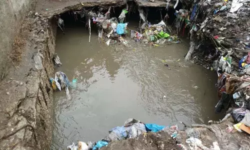 गाजियाबाद के विजयनगर में नाले में गिरा 12 का बच्चा, रेस्क्यू जारी