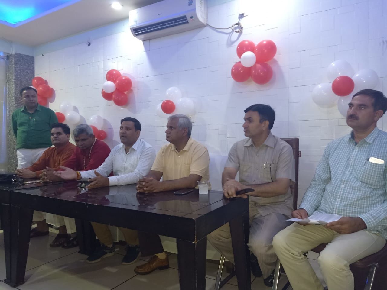 नई परिवहन नीति के आगे स्कूल हुए बेबस, पत्रकारों के सामने रोया अपना दुखड़ा नई परिवहन नीति के आगे स्कूल हुए बेबस, पत्रकारों के सामने रोया अपना दुखड़ा