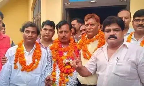 एटा : जिला कलेक्ट्रेट बार एसोसिएशन के चुनाव में विजेंद्र पाल सिंह राजपूत हुए विजयी