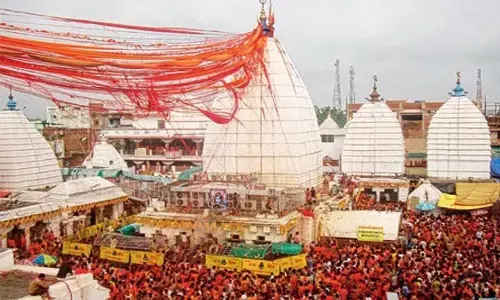 जानिये सावन की पहली सोमवारी पर कितने लाख श्रद्धालुओं ने किया बाबा बैद्यनाथ पर जलाभिषेक