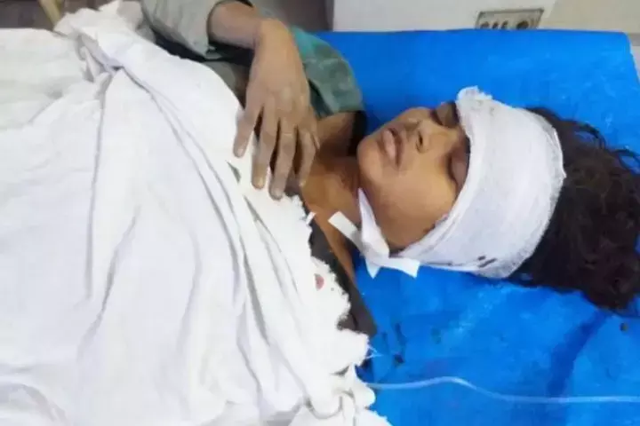 पहले बेटी के सामने प्रेमी को पीट पीट कर मार डाला, फिर बेटी को मारी गोली