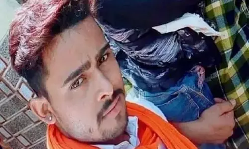 प्रेम में धोखा खाए प्रेमी ने मंदिर में फेसबुक लाइव कर की आत्महत्या प्रेम में धोखा खाए प्रेमी ने मंदिर में फेसबुक लाइव कर की आत्महत्या