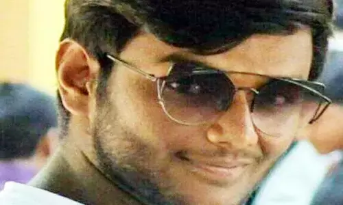 गर्लफ्रेंड को वीडियो कॉल कर ठोढ़ी के नीचे बंदूक लगाकर किया सुसाइड