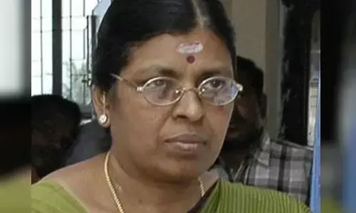 तमिलनाडु : द्रमुक की पूर्व मेयर, उनके पति समेत 3 की घर में घुसकर हत्या तमिलनाडु : द्रमुक की पूर्व मेयर, उनके पति समेत 3 की घर में घुसकर हत्या