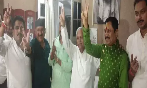 कमल के नाथ ने तोड़ दी कमल की पंखुड़ी, बीजेपी को दिया ऐसा झटका कर्नाटक की ख़ुशी काफूर कमल के नाथ ने तोड़ दी कमल की पंखुड़ी, बीजेपी को दिया ऐसा झटका कर्नाटक की ख़ुशी काफूर