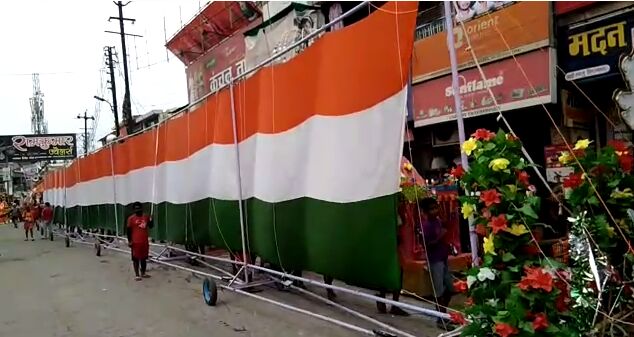 मुजफ्फरनगर में 251 फीट लम्बी तिरंगा झंडा कांवड़ मुजफ्फरनगर में 251 फीट लम्बी तिरंगा झंडा कांवड़