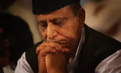 मुश्किल में फंसा आजम खान का परिवार, पत्नी और दोनों बेटों को नोटिस जारी मुश्किल में फंसा आजम खान का परिवार, पत्नी और दोनों बेटों को नोटिस जारी