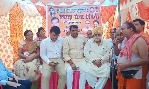 उत्तर प्रदेश व्यापार मंडल के द्वारा लगाया गया कांवड़ शिविर