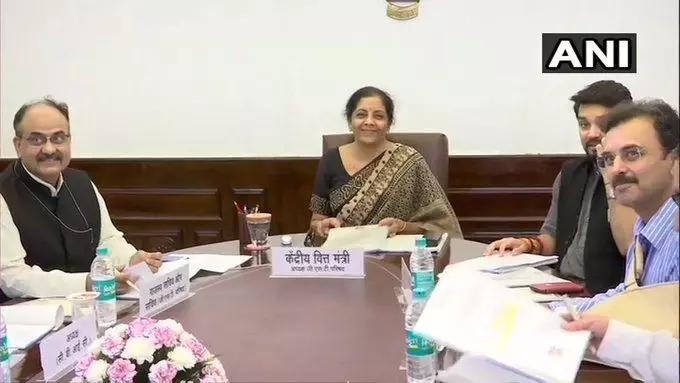 GST काउंसिल का बड़ा फैसला, इलेक्ट्रिक वाहनों पर GST 12 फीसदी से घटकर 5 फीसदी हुई GST काउंसिल का बड़ा फैसला, इलेक्ट्रिक वाहनों पर GST 12 फीसदी से घटकर 5 फीसदी हुई