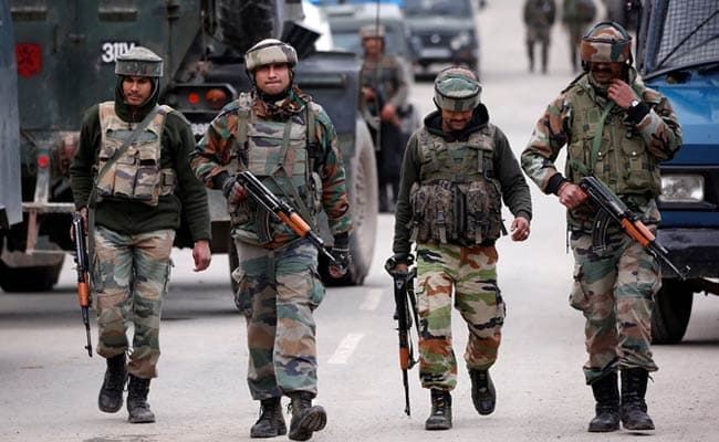 J&K: कुलगाम जिले में सुरक्षा बलों और आतंकवादियों के बीच मुठभेड़ जारी, दो आतंकी ढेर J&K: कुलगाम जिले में सुरक्षा बलों और आतंकवादियों के बीच मुठभेड़ जारी, दो आतंकी ढेर