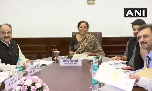 GST काउंसिल का बड़ा फैसला, इलेक्ट्रिक वाहनों पर GST 12 फीसदी से घटकर 5 फीसदी हुई GST काउंसिल का बड़ा फैसला, इलेक्ट्रिक वाहनों पर GST 12 फीसदी से घटकर 5 फीसदी हुई