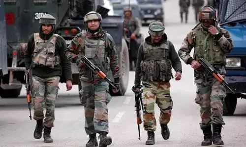 Jammu Kashmir: शोपियां में सुरक्षाबलों के साथ मुठभेड़ में एक आतंकी ढेर, पिस्टल और गोला बारूद बरामद Jammu Kashmir: शोपियां में सुरक्षाबलों के साथ मुठभेड़ में एक आतंकी ढेर, पिस्टल और गोला बारूद बरामद