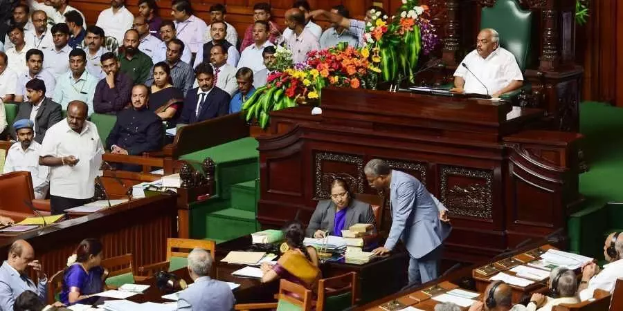 बड़ी ख़बर : कर्नाटक के 14 बागी विधायकों को स्पीकर ने अयोग्य करार दिया, येदियुरप्‍पा सरकार का बहुमत परीक्षण कल