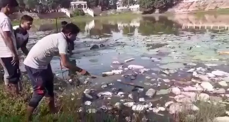 बिहार के छपरा जिले में तालाब में डूबने से 7 बच्चों की मौत! बिहार के छपरा जिले में तालाब में डूबने से 7 बच्चों की मौत!