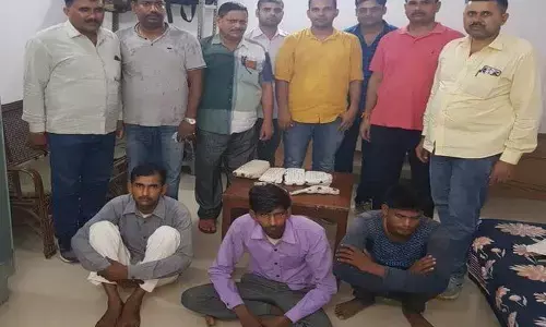 पूरा परिवार मिलकर कर रहा था ठगी और जी रहे थे आलीशान जिंदगी, लेकिन हुई इस घटना पहुंचा दिया जेल पूरा परिवार मिलकर कर रहा था ठगी और जी रहे थे आलीशान जिंदगी, लेकिन हुई इस घटना पहुंचा दिया जेल